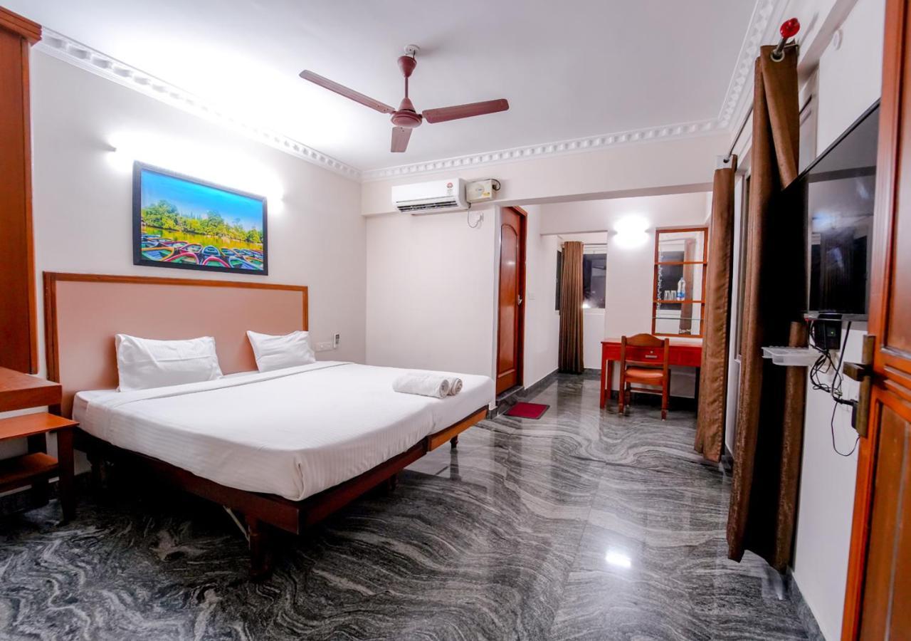 Luxe Vue - Premium Hotell Thiruvananthapuram Eksteriør bilde